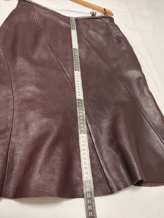 Falda cuero Burdeos Mango