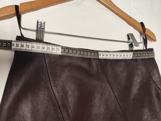 Falda cuero Burdeos Mango