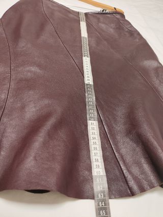 Falda cuero Burdeos Mango