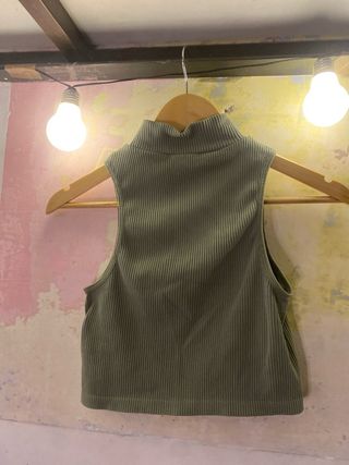 Top corto cuello alto - Verde oliva