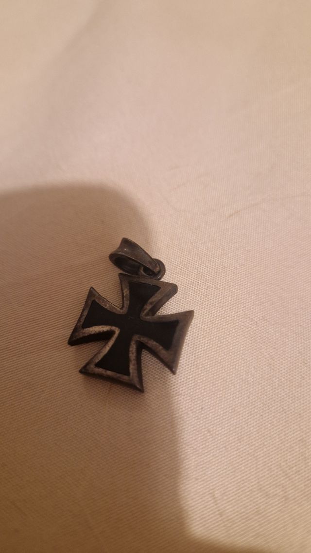 Cruz negra plata - colgante