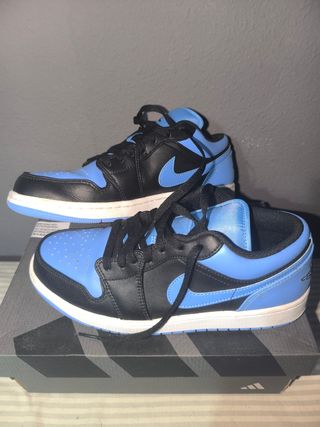 Nike Air Jordan 1 Low - Azul y Negro
