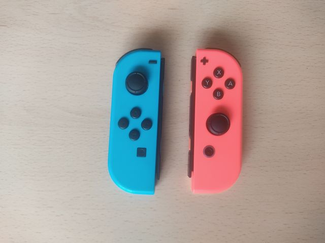 Pareja de Joy-Con Azul + Rojo Nintendo Switch