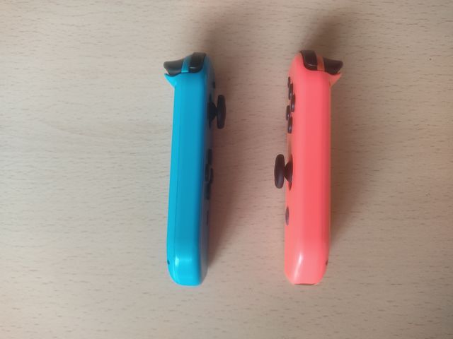 Pareja de Joy-Con Azul + Rojo Nintendo Switch