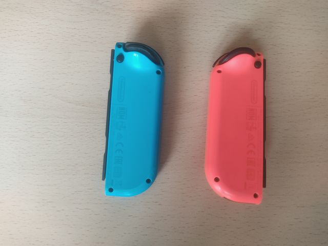 Pareja de Joy-Con Azul + Rojo Nintendo Switch