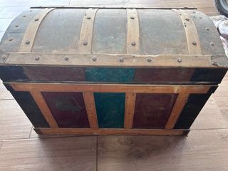 Baúl antiguo multicolor