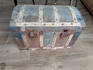 Baúl antiguo multicolor