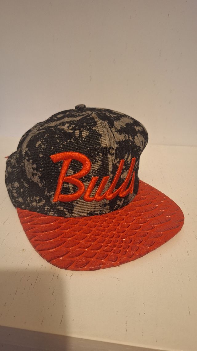 Gorra Bulls negra y naranja