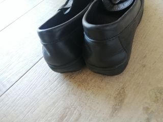 Zapatos piel negros recepcionista