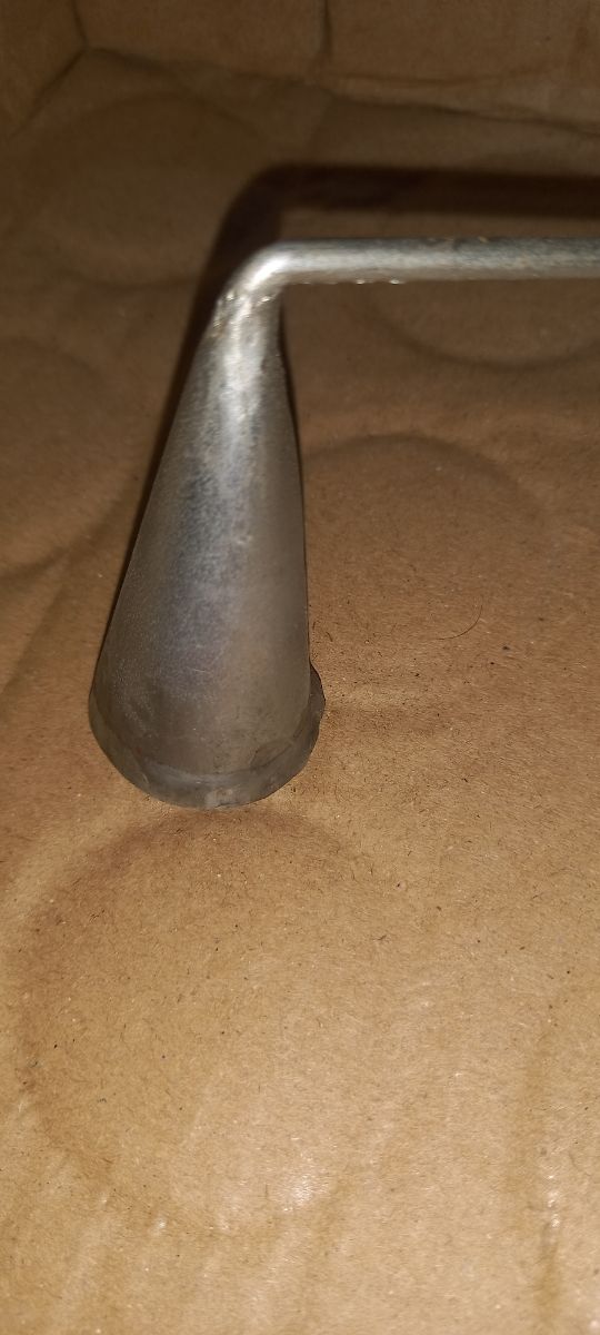 Apagavelas antiguo de metal