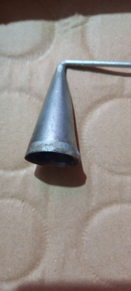 Apagavelas antiguo de metal