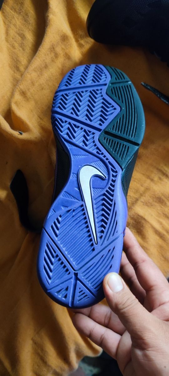 Zapatillas Nike Hyperfuse - Negras y Moradas