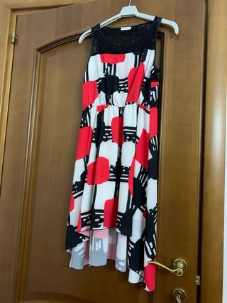 Vestito rosso e nero a pois