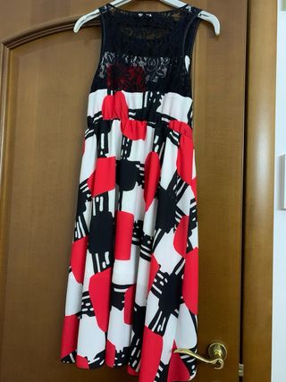 Vestito rosso e nero a pois