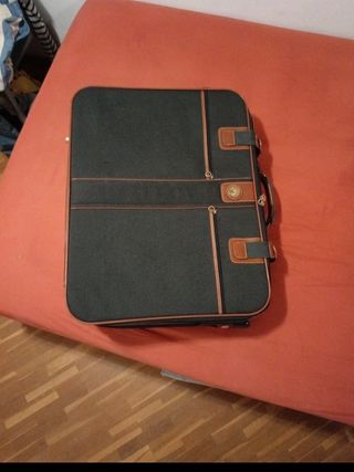 Maleta viaje gris y marrón. Con ruedas. 