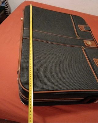 Maleta viaje gris y marrón. Con ruedas. 