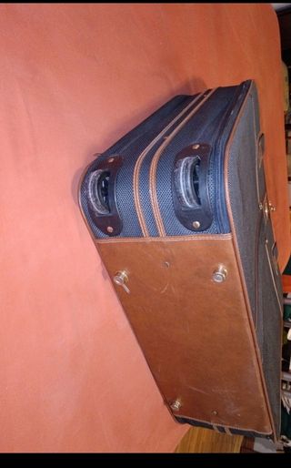 Maleta viaje gris y marrón. Con ruedas. 