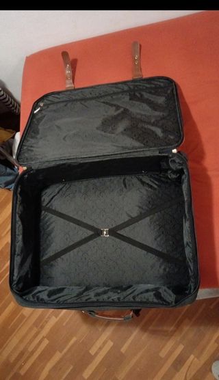 Maleta viaje gris y marrón. Con ruedas. 