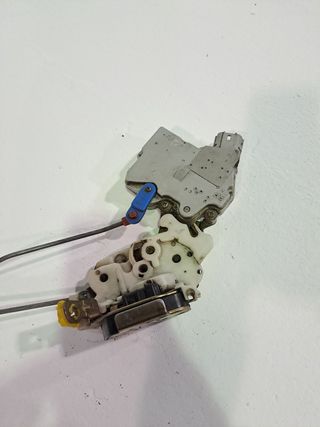CERRADURA PUERTA DELANTERA DERECHA NISSAN TERRANO/TERRANO.II (8)