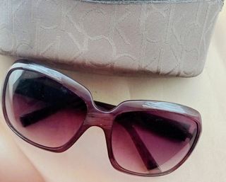 Gafas sol moradas grandes. Color degradable 