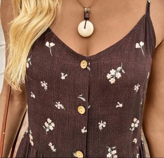 Vestido marrón con flores