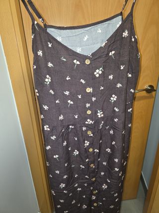 Vestido marrón con flores