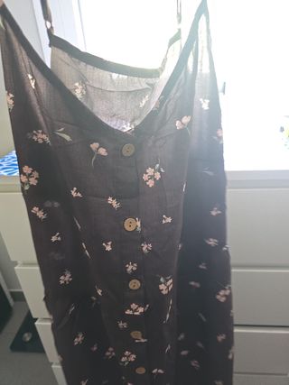 Vestido marrón con flores