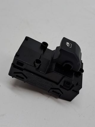 MANDO ELEVALUNAS TRASERO DERECHO KIA CEED SPORTSWAGON (2)