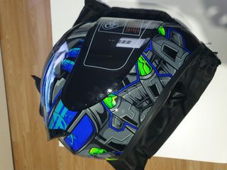 Casco moto integral diseño futurista