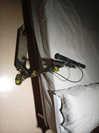 Patinete Oxelo niño negro y amarillo fosforito 