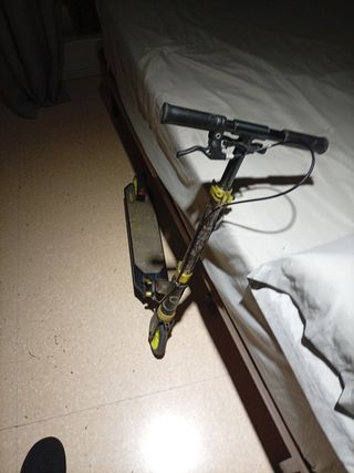 Patinete Oxelo niño negro y amarillo fosforito 