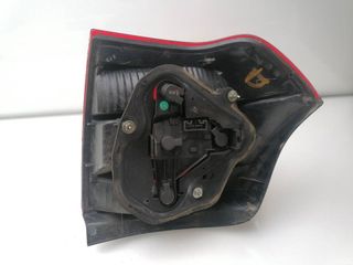 PILOTO TRASERO DERECHO TOYOTA COROLLA (E12) 2.0 D-4D LINEA L (3)