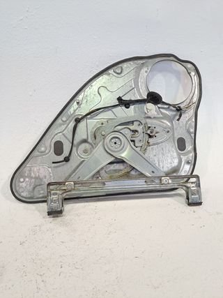 ELEVALUNAS TRASERO IZQUIERDO FORD FOCUS BERLINA (CAP) 1.6 TD (2)