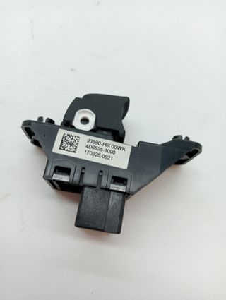 MANDO ELEVALUNAS TRASERO DERECHO KIA STONIC 1.0 TURBO (2)