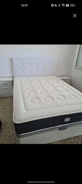 Cama matrimonio blanca con colchón