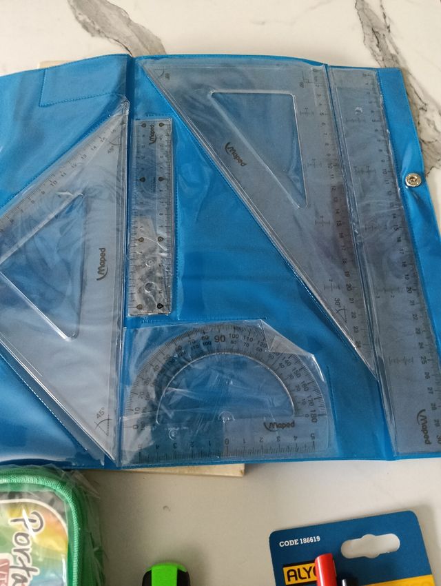 Material escolar nuevo