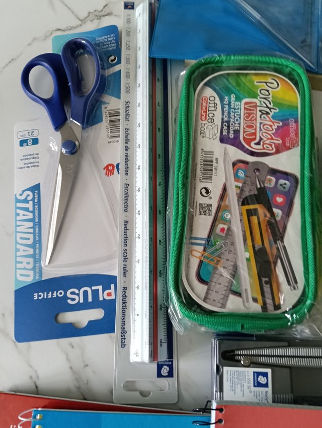 Material escolar nuevo