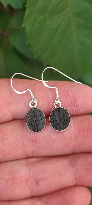 Pendientes de plata y turmalina negra. 