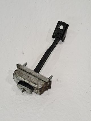 RETENEDOR PUERTA FORD FOCUS BERLINA (CAP)