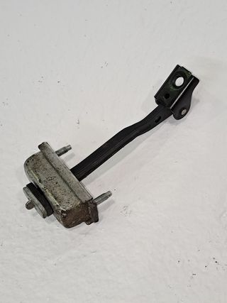 RETENEDOR PUERTA FORD FOCUS BERLINA (CAP)