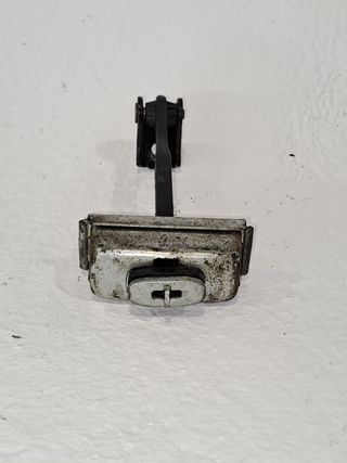 RETENEDOR PUERTA FORD FOCUS BERLINA (CAP)