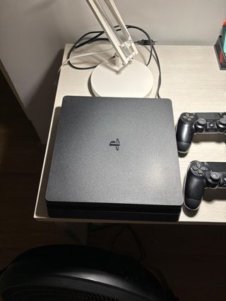 PS4 (PlayStation 4) negra