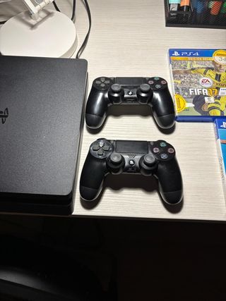PS4 (PlayStation 4) negra
