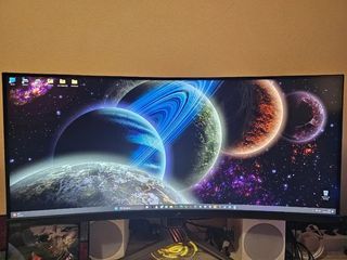 PC Gamer: i9-10850k + Asus PG35VQ