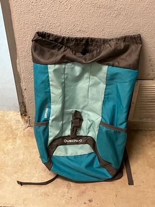 Mochila Quechua azul turquesa
5 € cada una
