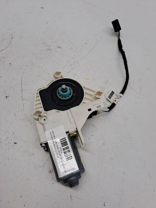 MOTOR ELEVALUNAS DELANTERO DERECHO AUDI A6 BERLINA (4F2)