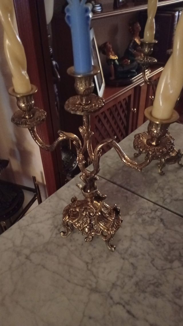 2 Candelero Metálico Dorado y reloj
