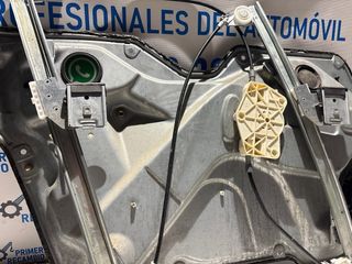 Guía elevalunas Seat León 1M