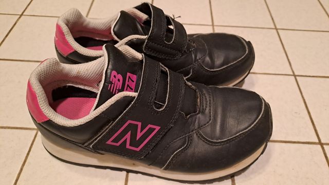 New Balance 77 - Scarpe Nere e Rosa