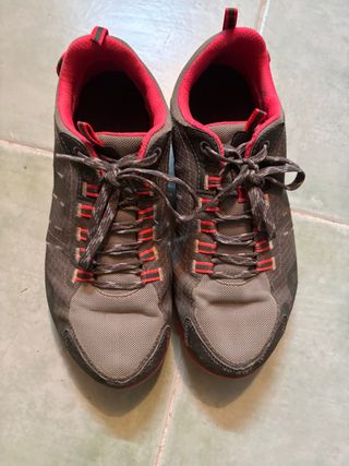 Zapatillas COLUMBIA mujer grises rojas